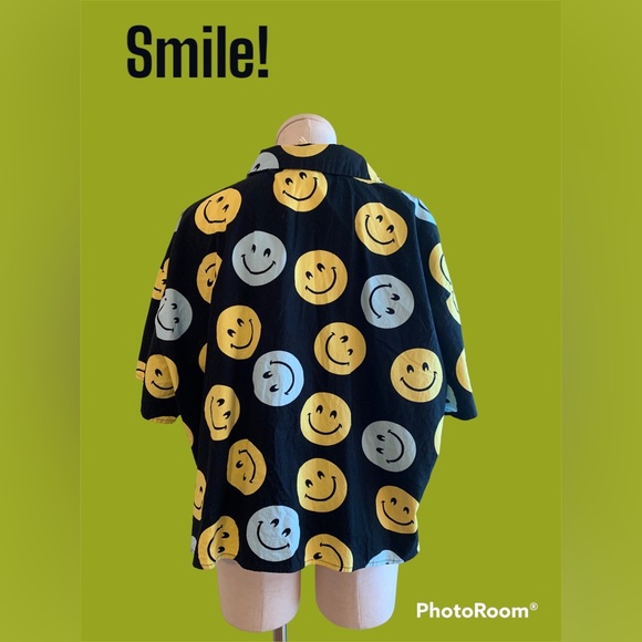 😀 Unisex Smiley Face Button Front Shirt! 😀 - Picture 3 of 7